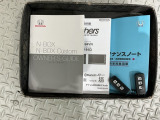 スマートキーは鍵をバッグに入れたままでもドアロックの開閉やエンジンのON・OFFができます。夜間や雨の日も鍵を探さなくて良いので便利です。