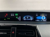 メーターが運転席から見やすいインパネ中央部に配置してるので走行中の視線移動が少なく快適です。