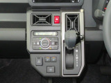 オートエアコンで暑い夏も寒い冬も快適な車内で運転出来ます。運転席・助手席シートヒーター付。冬場でも心地良く運転出来ます。