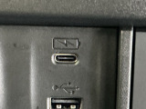 (Type-C〈3A〉)USBチャージャー搭載。スマートフォンなどの充電にとっても便利です