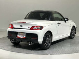 車の下廻りもリフトに上げて認定検査員が、細部までチェックをしています。安心してお乗りいただけるトヨタ認定中古車です。