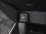 ◆アクセサリーソケット◆ドラレコの電源やスマートフォンの充電等に使用できる便利な電源ソケット!使いやすい場所に装備されています。