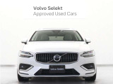 簡潔なラインと明確な意図をもって形作られたV60の外観は、伝統的なスカンジナビアンデザインそのものです。躍動感に溢れ優雅な雰囲気を持ち、細部に至るまで気を配られたその姿には確かな自信が映し出されます。