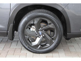タイヤサイズは225/55R18 純正アルミホイール装着です!残り溝もあり偏摩耗も見受けられません。