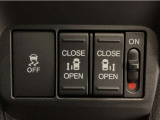 【両側パワースライドドア】両側がパワースライドドアになっており、運転席のスイッチやスマートキーでも開閉が可能です!開口部も広いので乗り降りも楽々♪