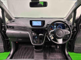 見易い計器類と運転し易いドライビングポジションは、視角も少なく前方&左右の見切りが良く運転し易いクルマです