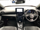 シンプルながら機能性あふれる運転席廻りです。視界性もよく、運転しやすいですよ。