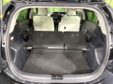 後席を格納すると、これだけの広さが!シーンに合わせたシートアレンジで、大きな荷物も積むことが出来ます♪