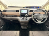 いつでも気持ちよく運転できて、使い勝手のいい収納や体をケアするシート、細部にまでこだわったインテリア♪
