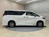 「中古車ハイブリッド保証」付き。ハイブリット機構を無償で保証します。保証期間は初度登録年月から10年目まで、または3年間の長い方。但し累計走行距離が20万km以内。