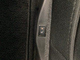 シートヒーター付き。直接体を温めてくれるので寒い日の運転も快適です
