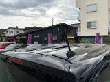 目立つキズ凹み等はありませんが、中古車という商品の特性ルーフには子キズや塗装しみがあります