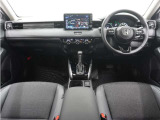 ◆視界広々で非常に運転しやすくロングドライブでも疲れを感じさせないすっきりとまとまったインパネ周りです。