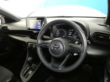 【運転席まわり】・・・ハンドルやシートなども隅々までクリーニング済み。キレイな車内でドライブがより一層快適にお楽しみいただけると思います。