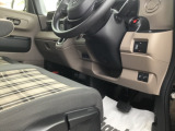 ETC付ですので高速道路の料金所もスムーズです。オートリトラクタブルミラー付です。