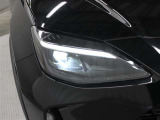 LEDヘッドライトには「オートマチックハイビームシステム」を搭載。夜間走行時にハイビームで走行可能と判断した場合、ロービームとハイビームを自動的に切り替え、前方視界確保をアシストします。