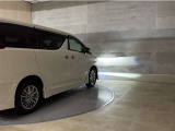 LEDヘッドランプです。十分な明るさを保ちつつも消費電力が少なく、バルブ寿命も長いのが特徴です。瞬時にMAXの光量を発揮するのもLEDならではです。