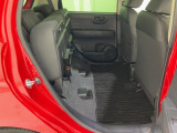 【シートアレンジ】リアシート座面を持ち上げると、背の高い荷物を積むのに便利なトールモードに変身します!多彩なシートアレンジで使い勝手良好!