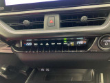 デュアルエアコンとは、運転席と助手席で、個別に温度設定ができる機能です。気温の感じ方は、人それぞれ違うもの。乗る人に優しい機能ですね。