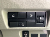 【パワースライドドア】スマートキーや運転席のスイッチでスライドドアの開閉が可能♪電動だから力を入れてドアを開ける必要が無く、小さいお子様でも、重い荷物を持っている時もラクに開け閉めできます♪
