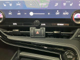 運転席・助手席にはシートヒーターとシートベンチレーター、ステアリングヒーターが装備されており季節を問わず快適にドライブしていだけます