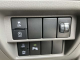 クルマの周囲をセンサーやカメラが監視。いつでも安心して運転できるようドライバーをサポート☆さらに危険な状態になりそうなときも車が瞬時に判断して危険回避をアシストしてくれるエマージェンシーブレーキ搭載!