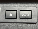 【パワーバックドア】スマートキーや運転席のボタンを押すだけでリアゲートが自動で開閉します!荷物を持っている時や、高い位置にあるバックドアを閉める際に便利な機能です♪