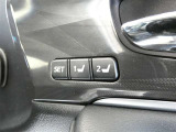 運転席のシートポジションを記憶・再現できるメモリー機能を搭載しています。