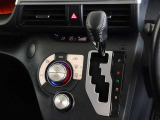車内を快適に、オートエアコンを装備しています。