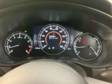 視認性に優れたメーターを採用しており、走行中でも車速や情報が分かりやすく表示されます。運転時の視線移動をむりのない範囲に抑え、快適で安心感のあるドライブをサポートします。
