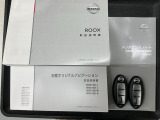 スマートキーは鍵をバッグに入れたままでもドアロックの開閉やエンジンのON・OFFができます。夜間や雨の日も鍵を探さなくて良いので便利です。
