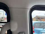カーテンエアバッグが付いています!側面衝突時や車両転倒時に頭部を保護します。全席をカバーするため、全乗員の安全性を向上。安心してお出かけいただける安全設計です。