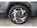 タイヤサイズは225/55R18 純正アルミホイール装着です!