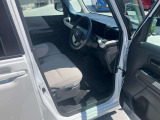 ドア開口部も大きく、乗り降りしやすいと好評です。また、着座位置も高いので運転時の視界も良く安心して運転できます。