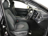 高いホールド性で運転姿勢が安定します。長距離ドライブでも疲れにくいのが魅力です。快適なドライビングライフをお送りください♪