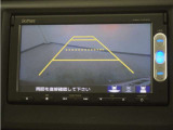 バックカメラ搭載です!車庫入れが苦手な人はもちろん、車両感覚に自信がある人にもお勧めです!見えない箇所が見えるようになるので、低い障害物や隠れてしまっている子供の存在等にも気付く事が出来ます。