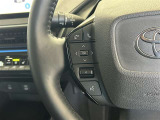 運転中、オーディオの操作をしてて、ハッとしたことはありませんか?ステアリングスイッチは、運転中でもハンドルでオーディオの操作が可能です。安全なドライブをサポートします。
