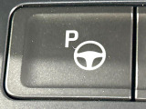 【トヨタチームメイト/アドバンストパーク】専用スマートフォンアプリの使用で、車外から遠隔駐車・出庫が可能な先進機能。広い場所で乗り降りしたい時に便利です♪