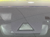 【トヨタセーフティセンス】走行中に前方の車両等を認識し、衝突しそうな時は警報とブレーキで衝突回避と被害軽減をアシスト。より安全にドライブをお楽しみいただけます。