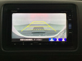 バックでの車庫入れも安心です! リアカメラが付いているバックモニター付のナビを装備しております。操作線もついており距離感も画面から確認できます。
