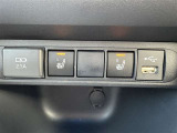 運転席・助手席あたたかシートヒーター付です☆冬場はヒーターの為のエンジン始動を抑えられるので低燃費につながります☆