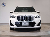 BMW代表的な特徴のキドニーグリル。BMWのすべてのモデルに採用され、BMWらしさを強調しております。