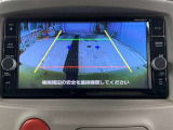 バックモニターで、後方を確認しながら安心して駐車することができます。※カメラが映し出す範囲は限られています。必ず車両周辺の安全を直接確認してください。