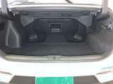 荷室も広いのですがリヤシートは分割で左右に跳ね上げることができるので乗る人数に合わせてシートアレンジすることで沢山の荷物や大きな荷物も積むことができますよ。