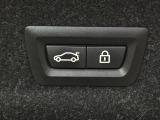 ●電動リアゲート:ワンタッチでリアゲートの開閉ができ、荷物などで両手が塞がっている状態でも簡単に開閉ができる便利機能です。
