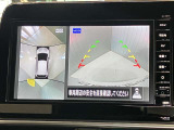 【アラウンドビューモニター】車を上から見下ろしているかのような映像で周囲の状況がひと目で確認、狭い駐車場に駐車するときも安心です♪
