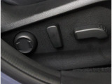 運転席と助手席は電動パワーシートが装備され、ドライバーの体系に合わせて細かいシートポジション設定が可能です!