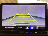 【バックカメラ】運転が苦手な方も車庫入れラクラクです!ギアをリバースに入れれば自動的に切り換わりますので、面倒な操作は不要です♪狭い駐車場もお車を傷つけず安心ですね!