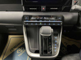 オートエアコン♪お好みの温度に設定するだけで車内を快適空間にしてくれますよ♪