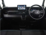 ◆視界広々で非常に運転しやすくロングドライブでも疲れを感じさせないすっきりとまとまったインパネ周りです。
